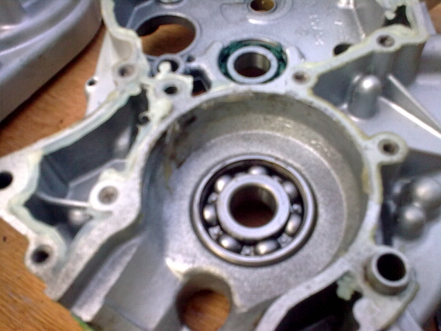 fs1e crankcase showing an excess of silicon sealant on the mating surfaces